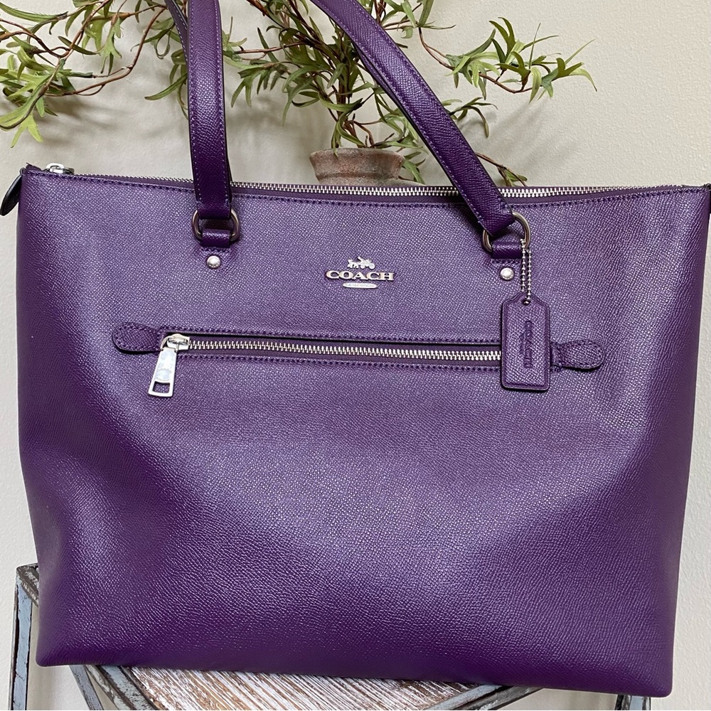 Gorgeous purple leather Coach style tote purse. Purple lining.
